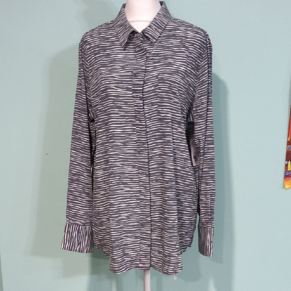 Retail $40 NWT Nine West Blue Grey White Button Down Shirt